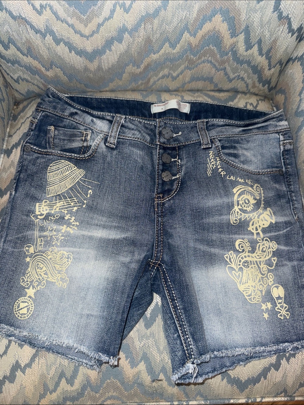 Denim Graphic Frayed Hem Women’s Shorts - Blue